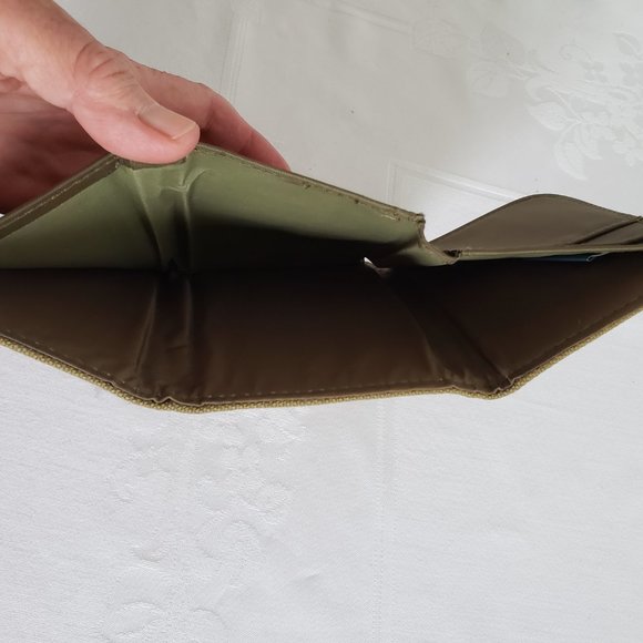 Genuine DISNEY Not So Innocent Tinkerbell canvas billfold Army green - Picture 5 of 6